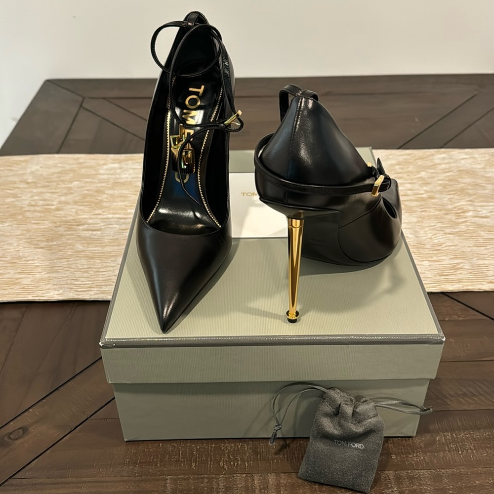 Sexy Tom Ford heels w/lock
